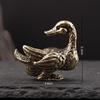 1 ks / 1 pár Vintage mosazné figurky kachen Ručně vyřezávané Detailní textura Ideální pro dekoraci domácího stolu Sbírka Dárek