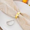 Anneau de serviette en métal semi-circulaire lisse - Décoration de table élégante en forme de D pour hôtels