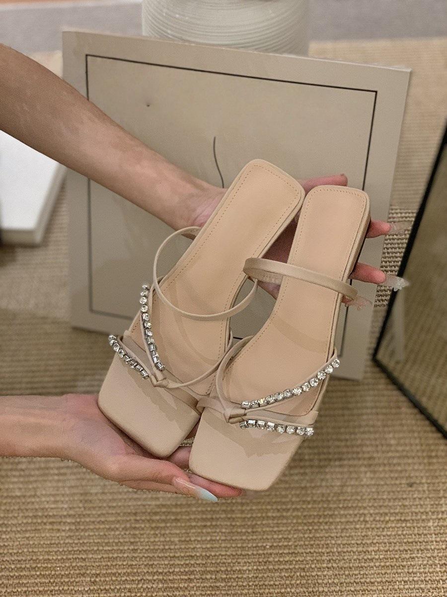 

Niche design sense flat bottom low heel Roman wind water diamond cool slippers women s shoes wear 2025 new summer sandals 40