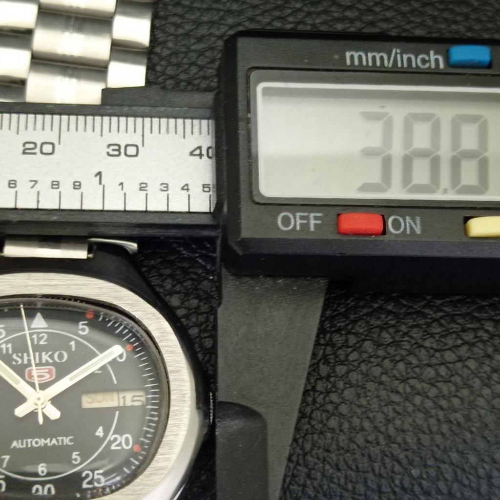 GENUINE VINTAGE SEIKO 5 AUTOMATIC 7019A JAPAN MENS BLACK DIAL WATCH A702473-5 R124-a702473