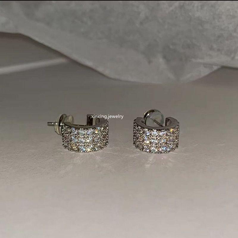 

and American Ins-Style Super Shiny C-Shaped Gold and Silver Full Diamond Hoop Earrings for Women, Niche Design, High-End Unique Ladies Earrings Silver