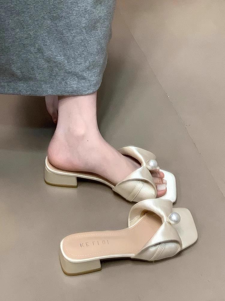 

French thick heel bow pearl square head cool slippers women s summer versatile outer wear with skirt fairy one-word slippers 35 шампанского