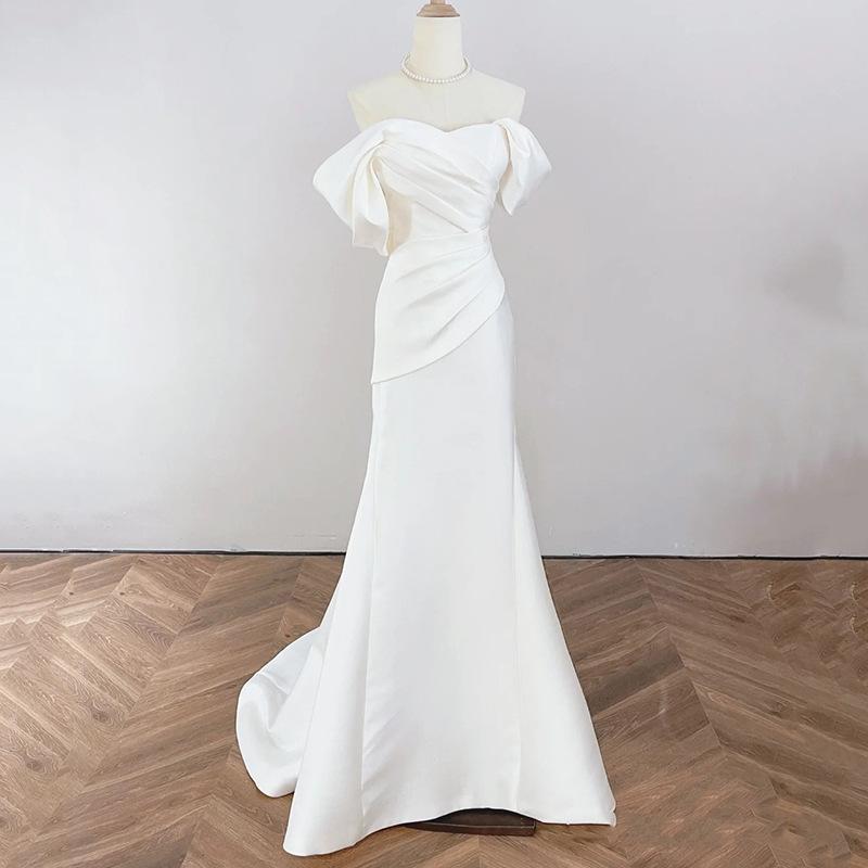French Off-shoulder Light Wedding Dress, Minimalist Forest Style Welcome Gown, White Slim-fit Satin Mermaid Gown