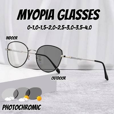 Fashion Cat-Eye Full-Frame Photochromic Myopia Glasses for Men and Women Stylish HD Blue Light Blocking Myopia Glasses -3.5-4.0