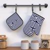 2-delige set van twee blauwe en marineblauwe anker ovenwanten2PS en pannenlappen2PS, Afmetingen 26,9 bij 17 cm2PS,