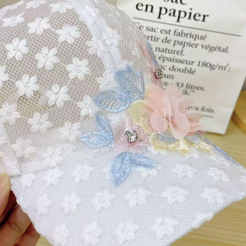 Dam Solhatt i Mesh i Koreansk Stil med Handgjord Blomapplikation