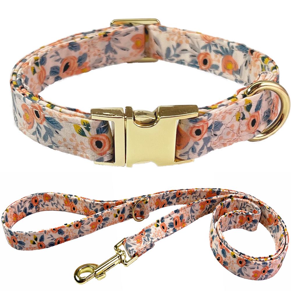 

Гравірований квітковий нашийник та повідець для собак середніх/великих порід M (30-50CM)