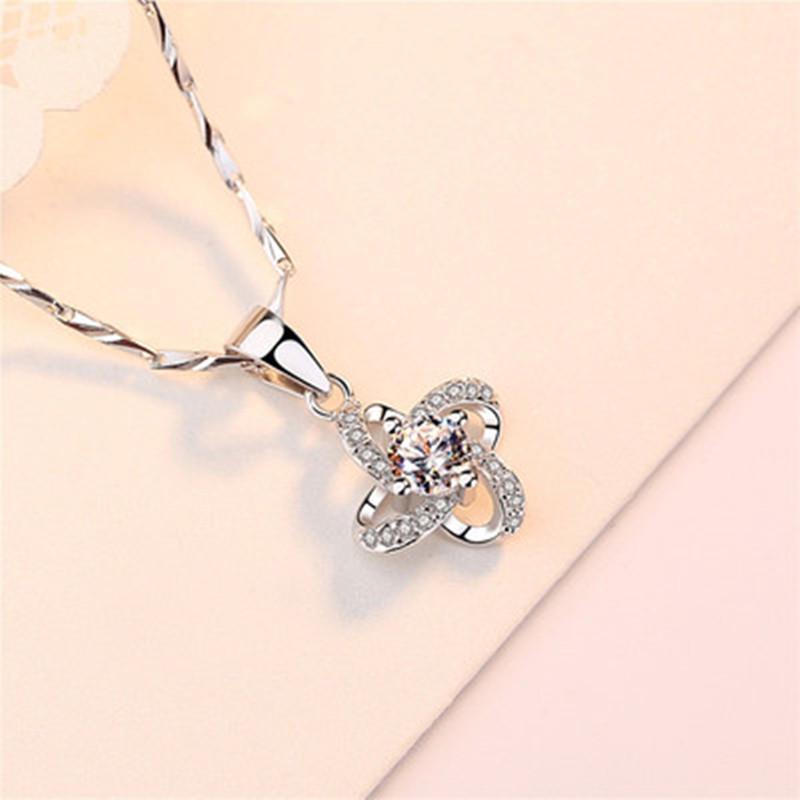 Fashion Four-Leaf Clover Imitation Moissanite Diamond Pendant Necklace