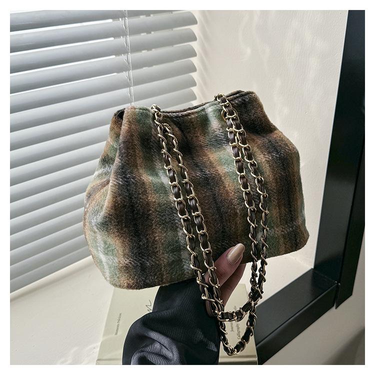 Korean version of large-capacity chain bag women's bag 2025 spring new retro woolen plaid bucket personalized ins shoulder bag