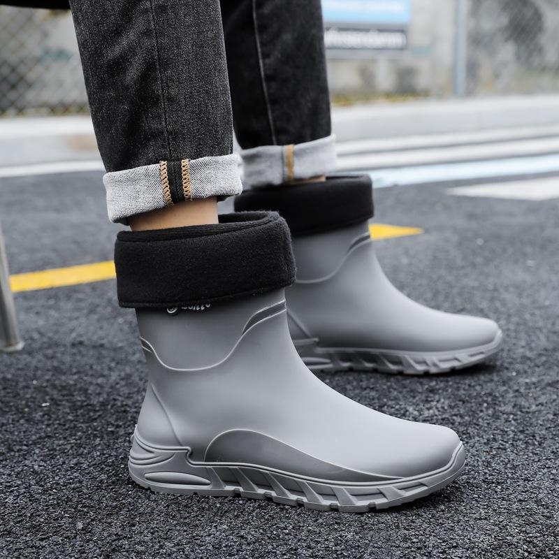 Winter new integrated fleece water shoes men's rubber shoes soft fleece waterproof and non-slip medium tube thickened rain shoes fixed cotton rain