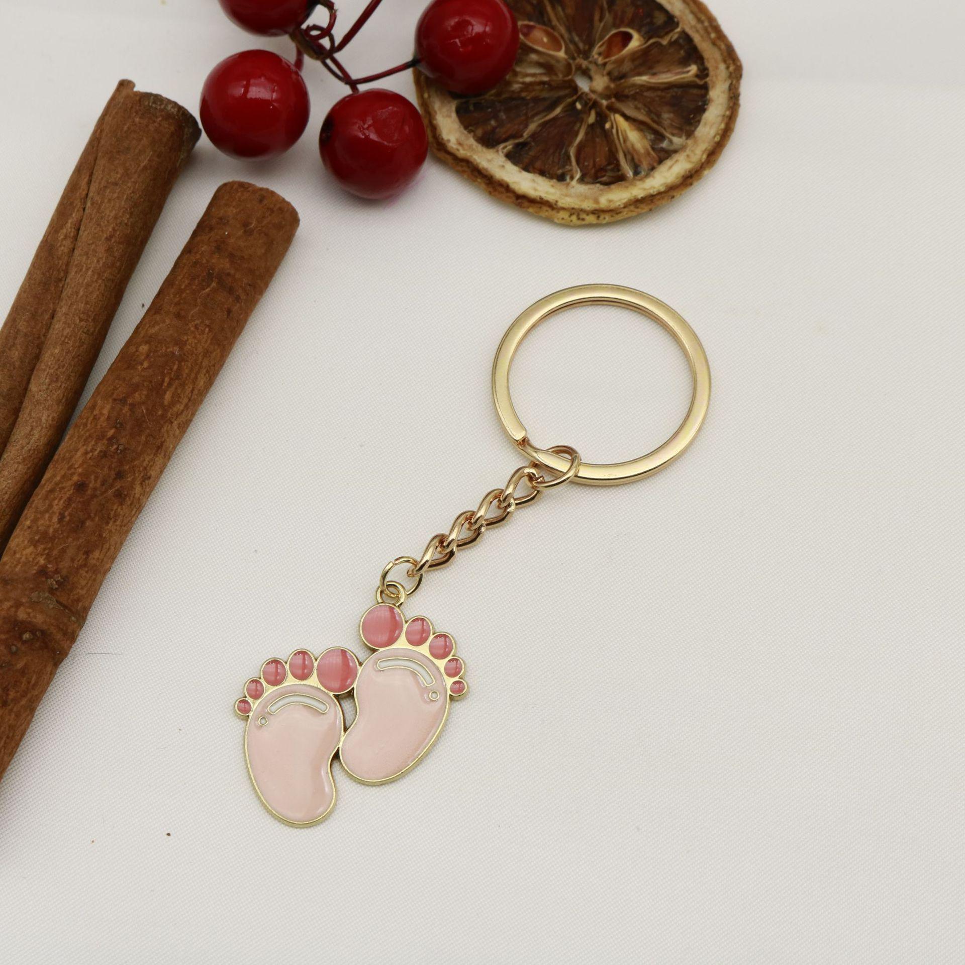 Cartoon Baby Footprint Metal Keychain Pendant for Boys & Girls - Cute Style золотой