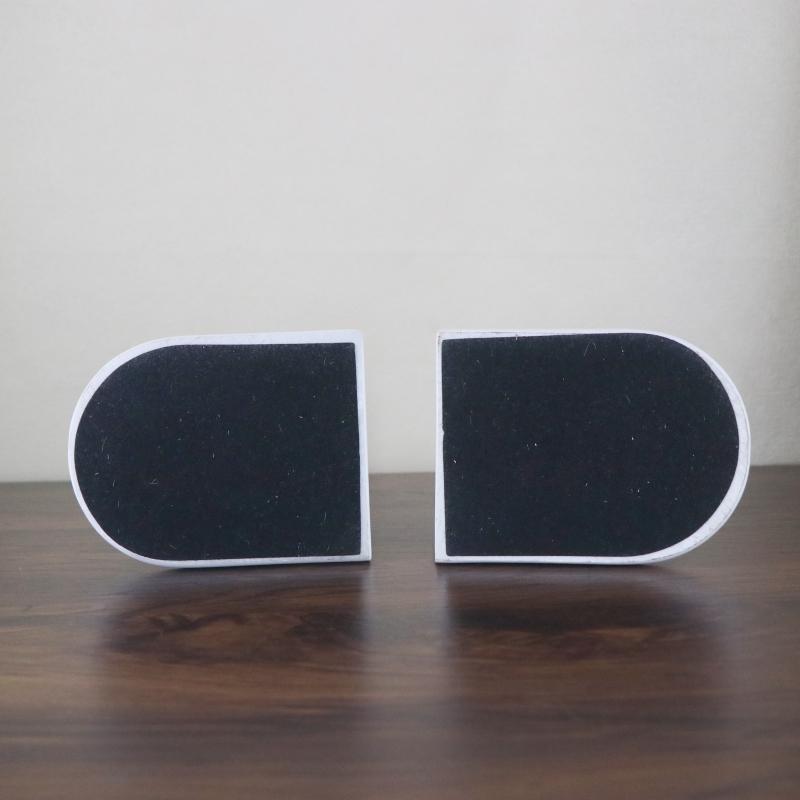 Creative Resin Heart-shaped Gesture Sculpture Desktop Non-slip Bookend Home Office Shelf Book Ends Stand Holder Decorative