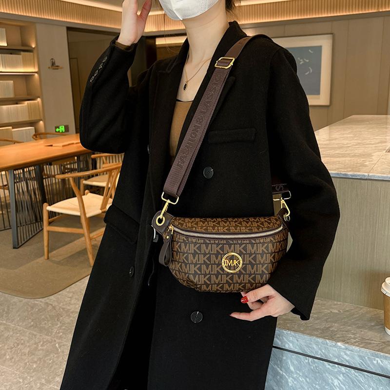 Brand bag women's new fashion texture retro printing women's breast bag versatile shoulder messenger bag