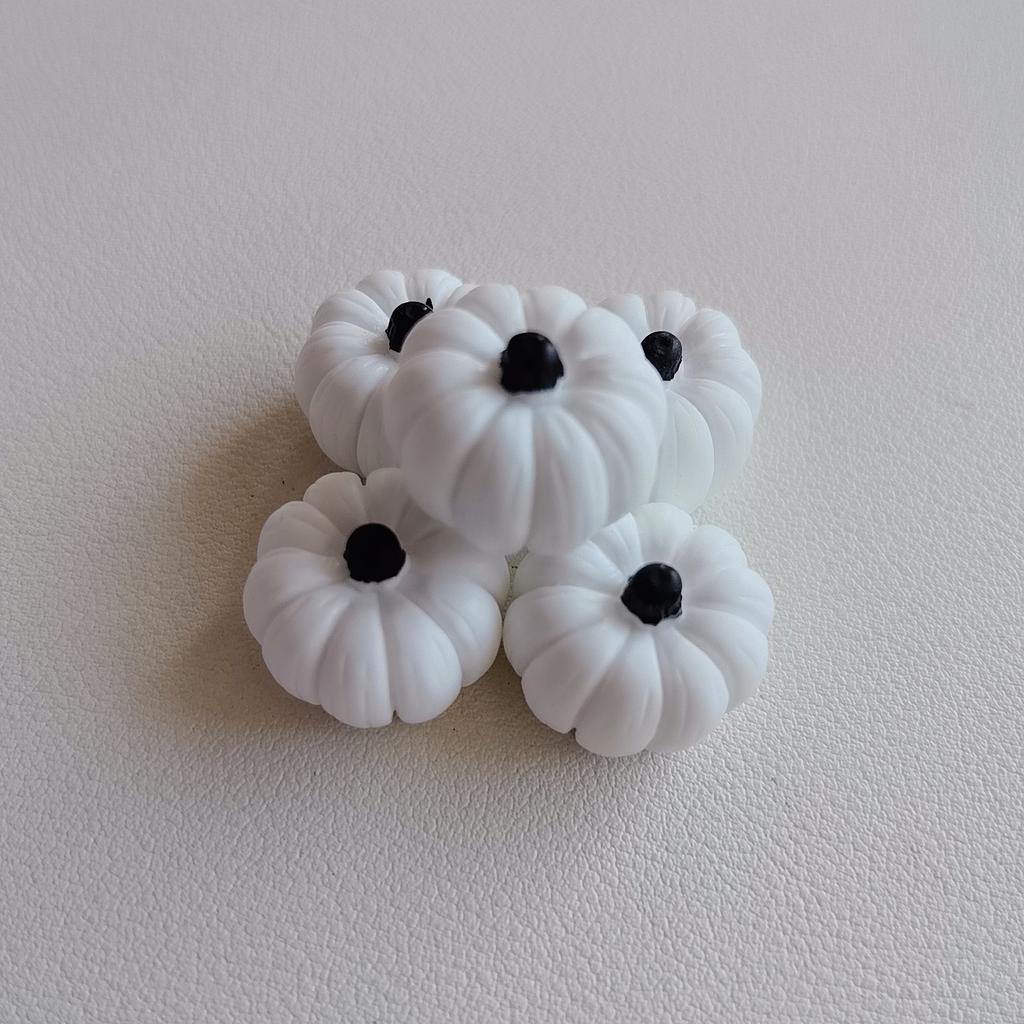 100PCs Mini Pumpkin Halloween Ornaments Plastic Model Small Fairy Garden Miniatures DIY Doll House Toy
