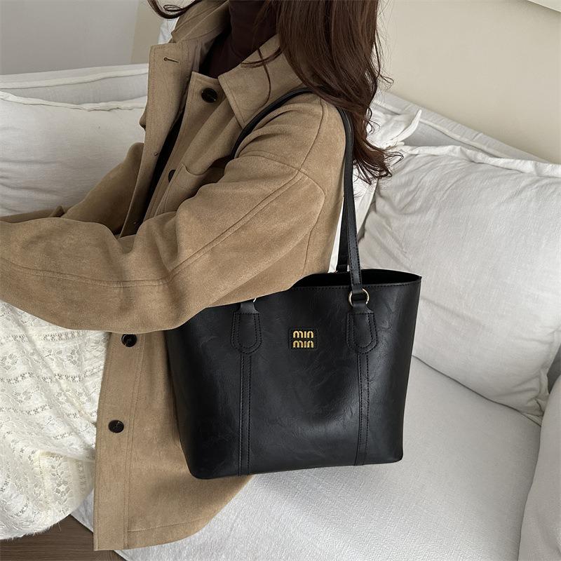 Simple casual tote bag, new fashion commuter shoulder bag, niche design handbag