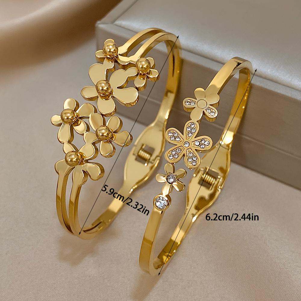 Two-piece set Exquisite, fashionable, and romantic new flower-shaped stainless steel metal bracelet set inlaid with synthetic zirconia, a delicate