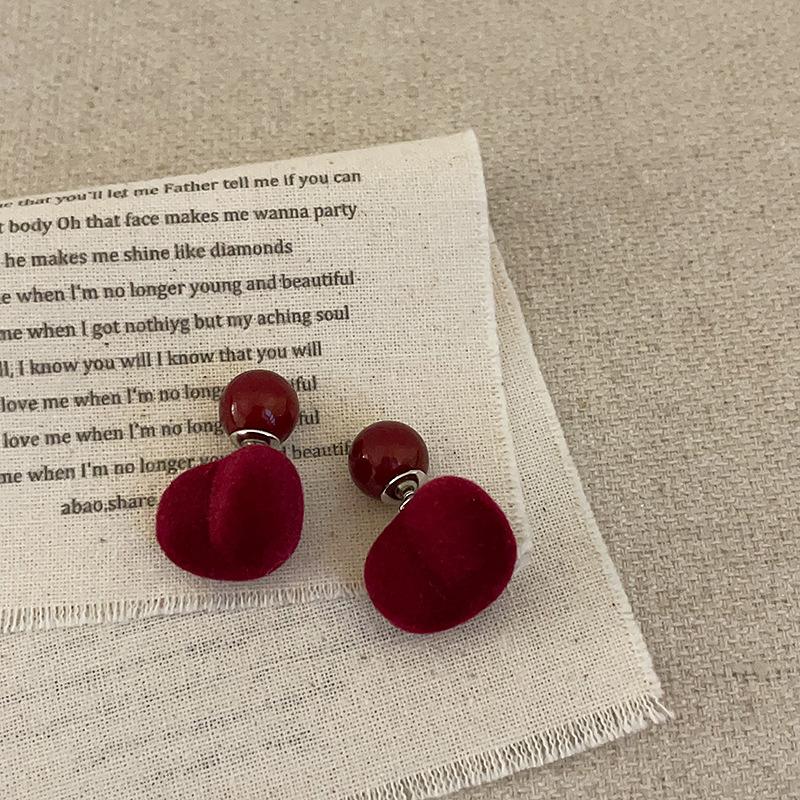 Autumn And Winter Red Flocking Love Bear Pearl Stud Earrings Women Wear Unique Personality Exquisite Versatile Earrings