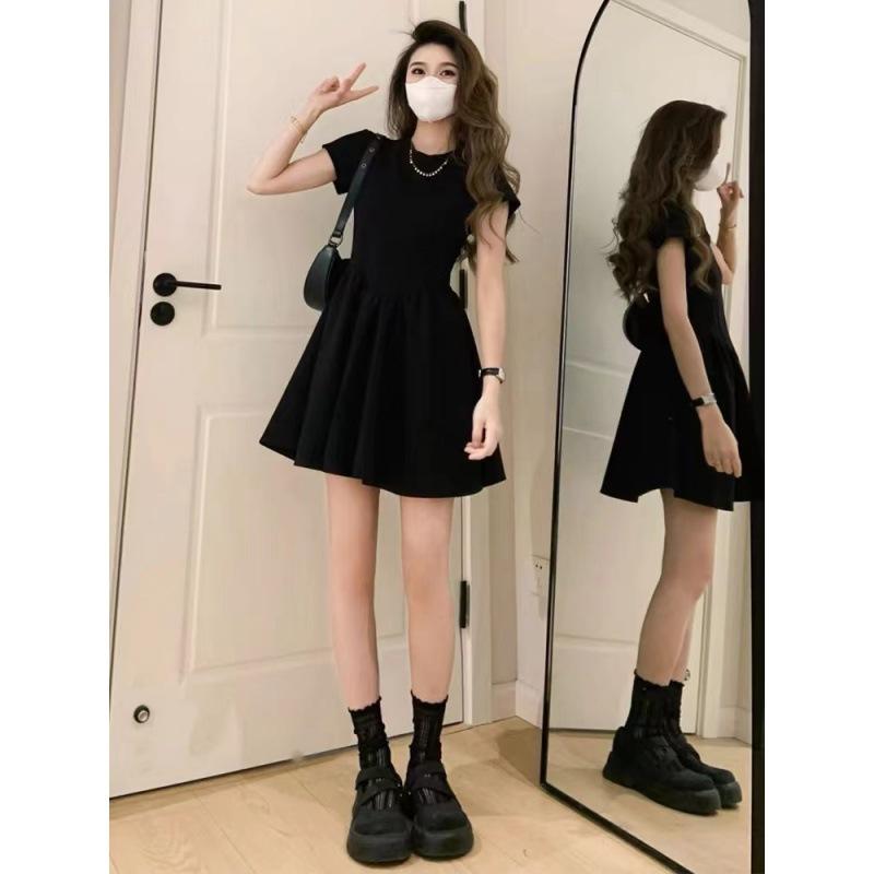 Romantic retro black simple short-sleeved dress for women's new summer small people to wear short skirts