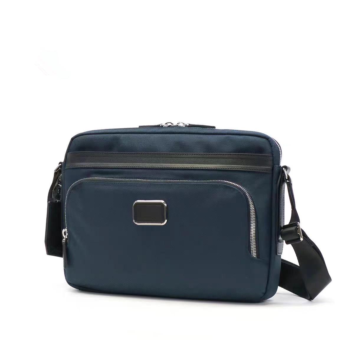 

Минималистичная сумка кроссбоди из баллистического нейлона для iPad - Легкая для бизнеса, путешествий или повседневного использования темно-синий