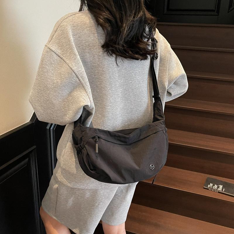 Large Capacity Shoulder Bag Women's Crossbody Bag Sports Dumpling Bag