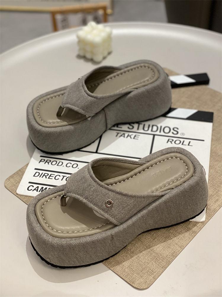 

Летние новые шлепанцы с перемычкой, женские сандалии на каблуке, повседневные модные, на толстой подошве, увеличивающие рост, пляжная обувь 40