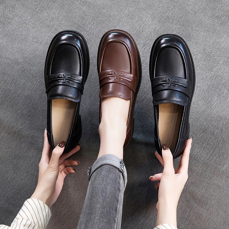 The first layer of cowhide loafers women's spring 2025 new leather flat-soled soft-soled soft-faced one-pedal small leather shoes women