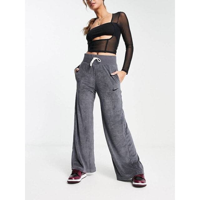 

Серые широкие брюки Nike Terry