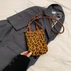 Autumn and winter retro niche leopard print bag women's 2025 new versatile messenger bag PU mobile phone bag