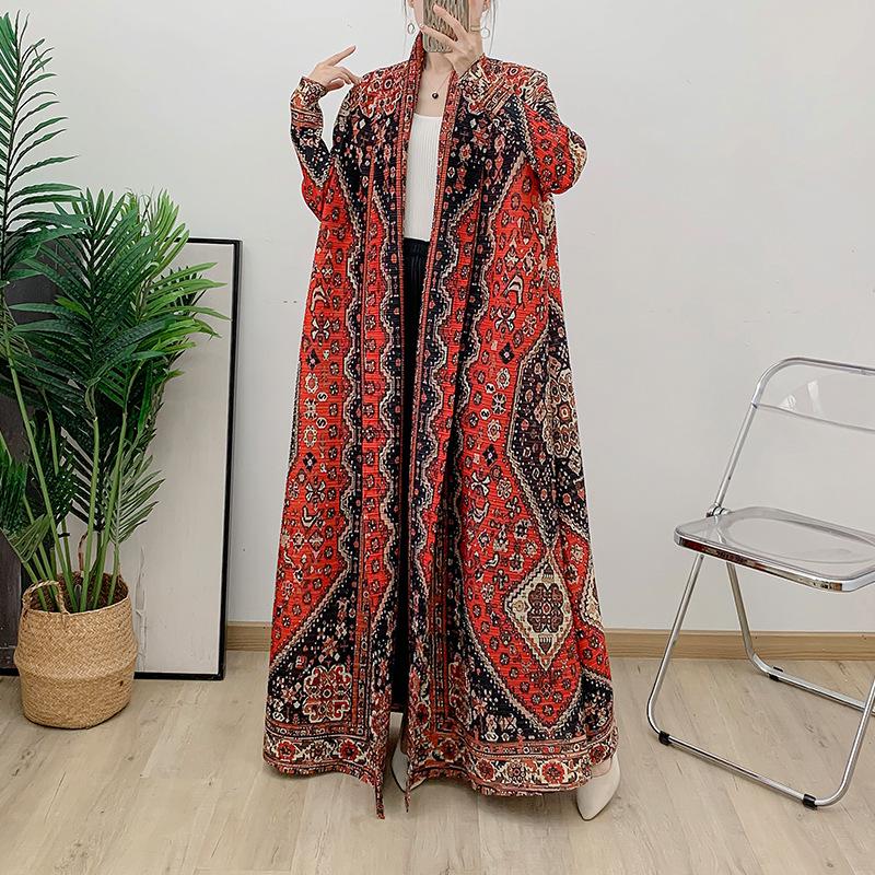 

Европейское и американское платье большого размера с плиссированным принтом: Свободный крой, воротник с лацканами, длинный рукав, завязка на талии, дизайн в стиле ретро. One Size красный