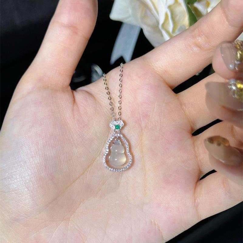 Ethnic style imitation white chalcedony gourd necklace New Chinese light luxury ice clear jade transparent imitation jade collarbone chain