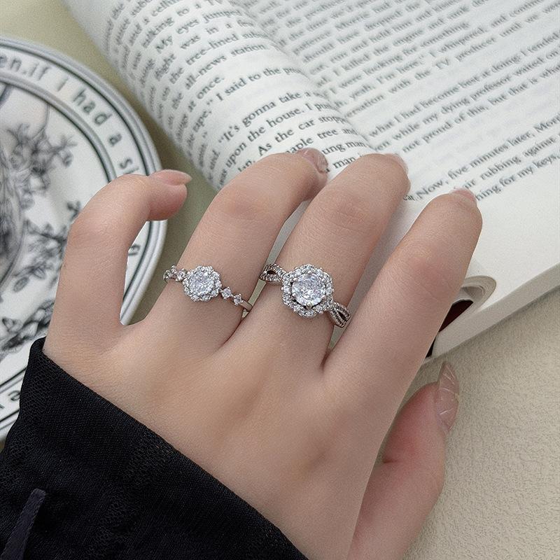 Light Luxury And Elegant Full Of Diamonds, Flower Group Setting, Main Diamond Full Of Diamonds, Zir*****Pen Ring, Exquisite Niche High-End Ring, Woman