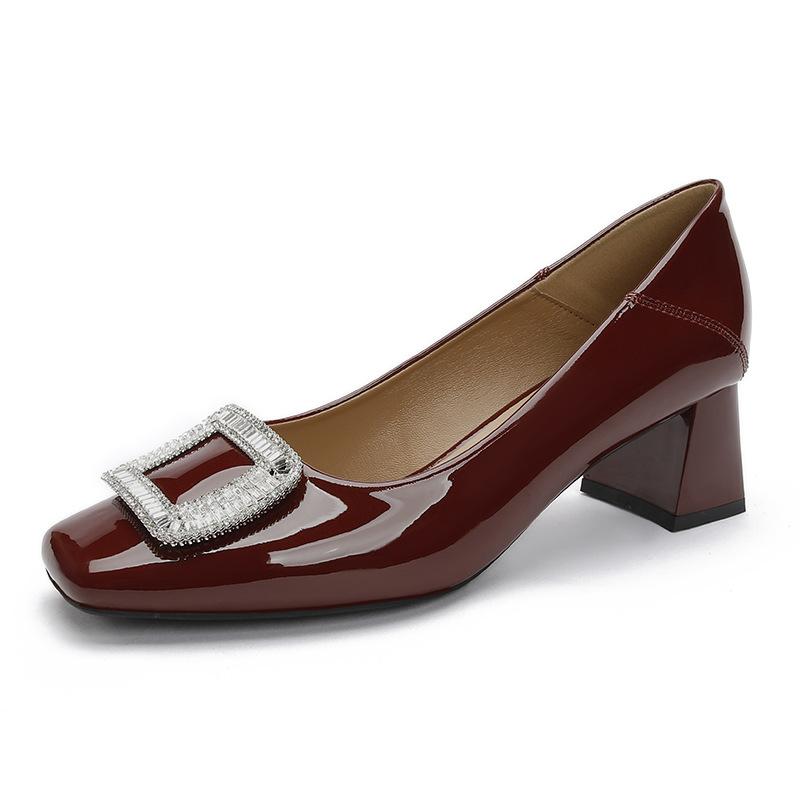 

Туфли на высоком каблуке с квадратной головкой, женские туфли на толстом каблуке, новинка 2025 года, красные свадебные туфли, туфли для невесты, со стразами, квадратной пряжкой, лакированная кожа, одинарные туфли на среднем каблуке 34 бордовый