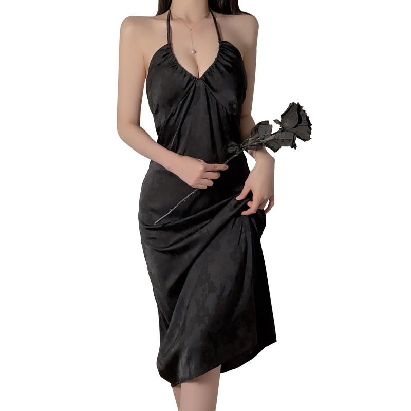 Classic Pattern Satin Nightgown With Breathable Polyester Fabric For Home And Hotel Use