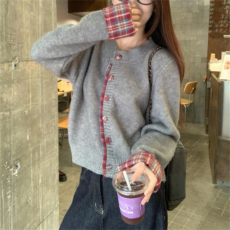 

Contrasting color plaid splicing design sense long-sleeved knitted cardigan spring and autumn round neck fake two-piece sweater jacket top women Average size 57-121 сірий колір