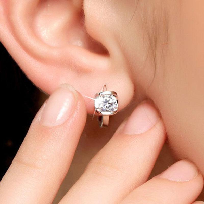 

Серьги с цирконом. Темперамент. Простые модные сверкающие серьги.