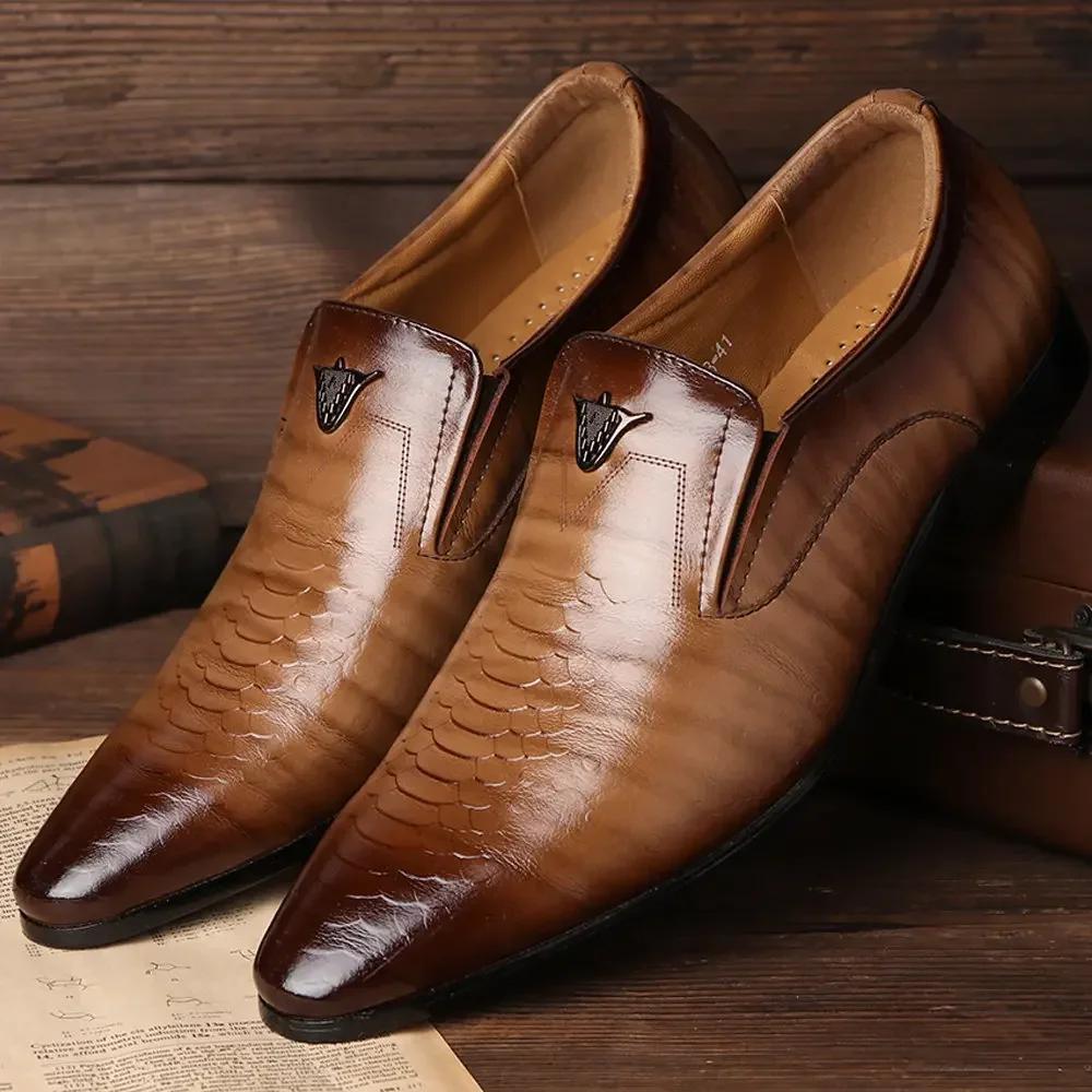 Retro Men's Dress Shoes Summer Casual Office Business Shoes Pointed Toe Leather Shoes Flat Slip-on Shoes for Men Luxury Loafers