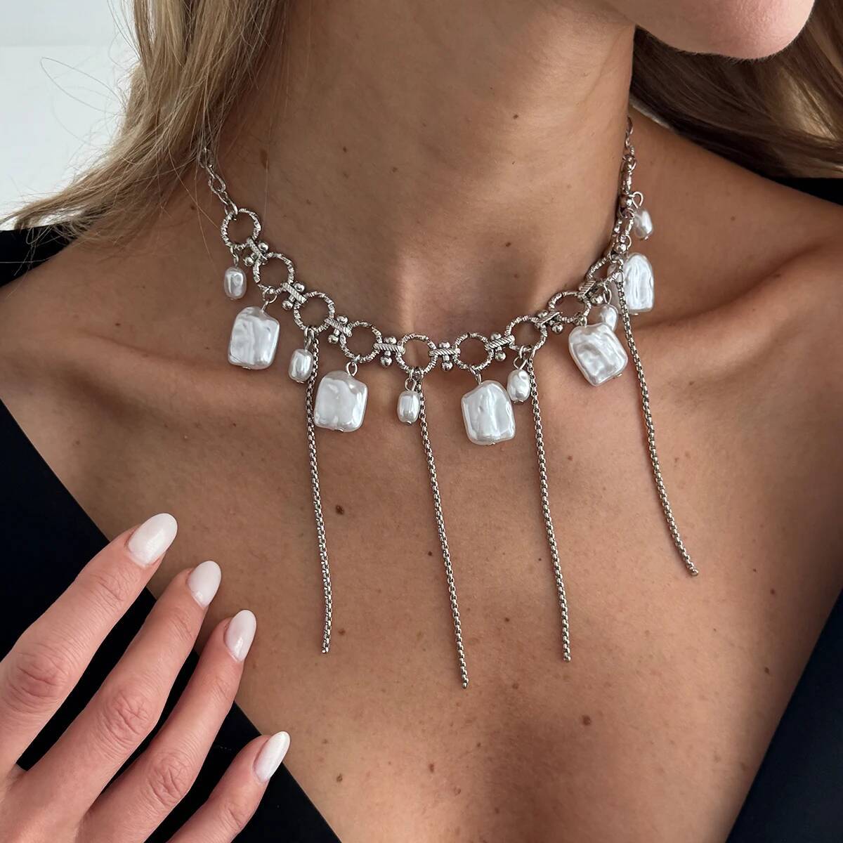 

SHIXIN Elegant Exquisite Irregular Imitation Pearl Chokers Necklaces Women Vintage Metal Tassels Clavicle Chain Jewelry Gifts