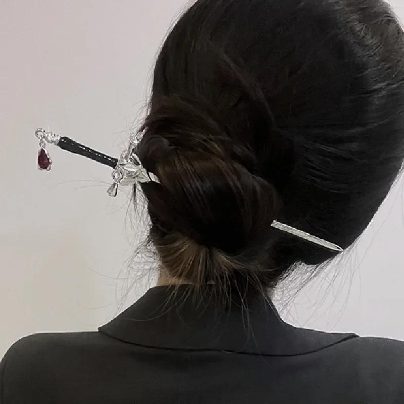 Neuer Chinesischer Punk Rubin Anhänger Schwert Haarnadel Mode Schlicht Modern Kopfschmuck Hinterkopf Pan Haarschmuck