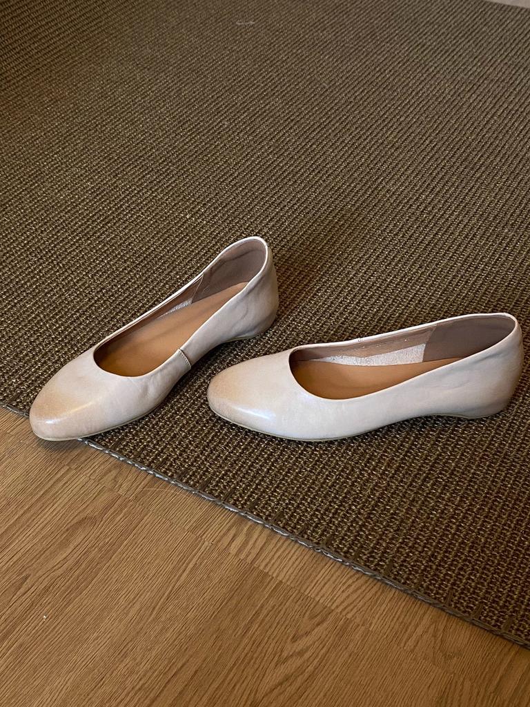 French soft retro light mouth flat-soled single shoes female temperament versatile skirt not tired feet commuting soft soles heightening single shoe