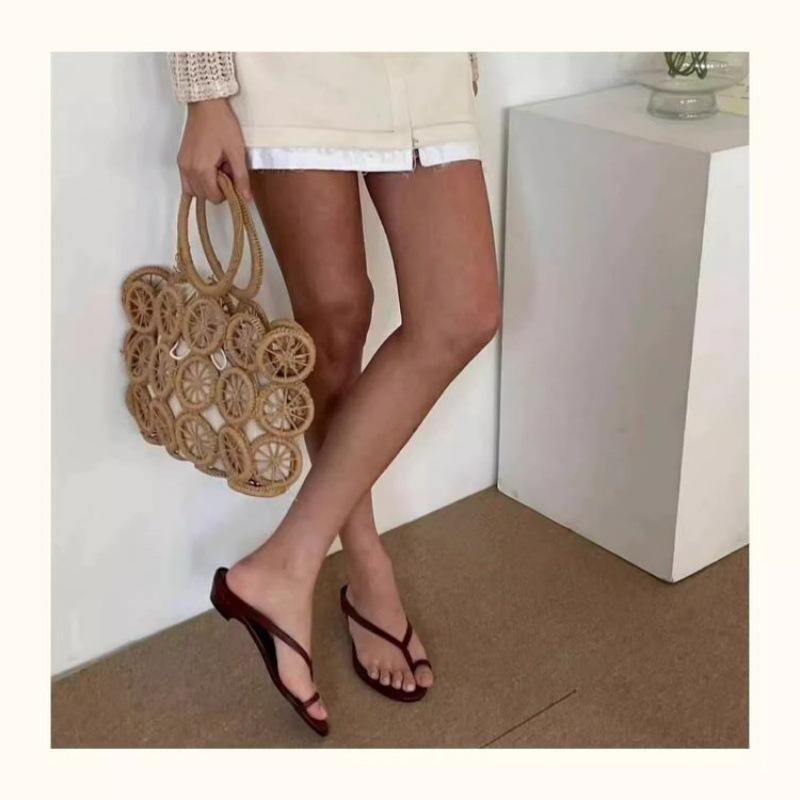 

Niche design low-heeled flip-flops shoes women s 2025 summer open-toed casual sandals temperament casual sandals 40 бордовый