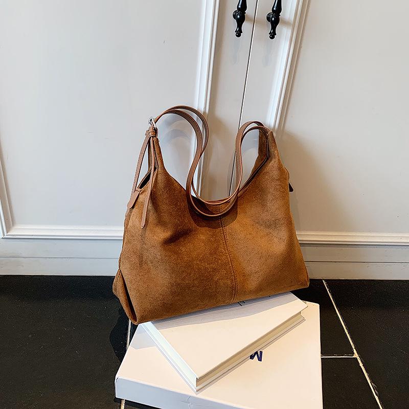 Stylish Suede Retro One-Shoulder Tote: Versatile Large-Capacity Commuter Bag