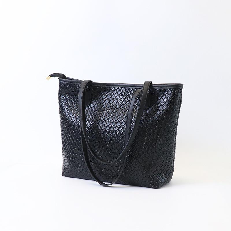 Bag Women's New Fashion Casual Tote Bag Large Capacity Commuter Weaving High-end Single Shoulder Armpit Bag Tide