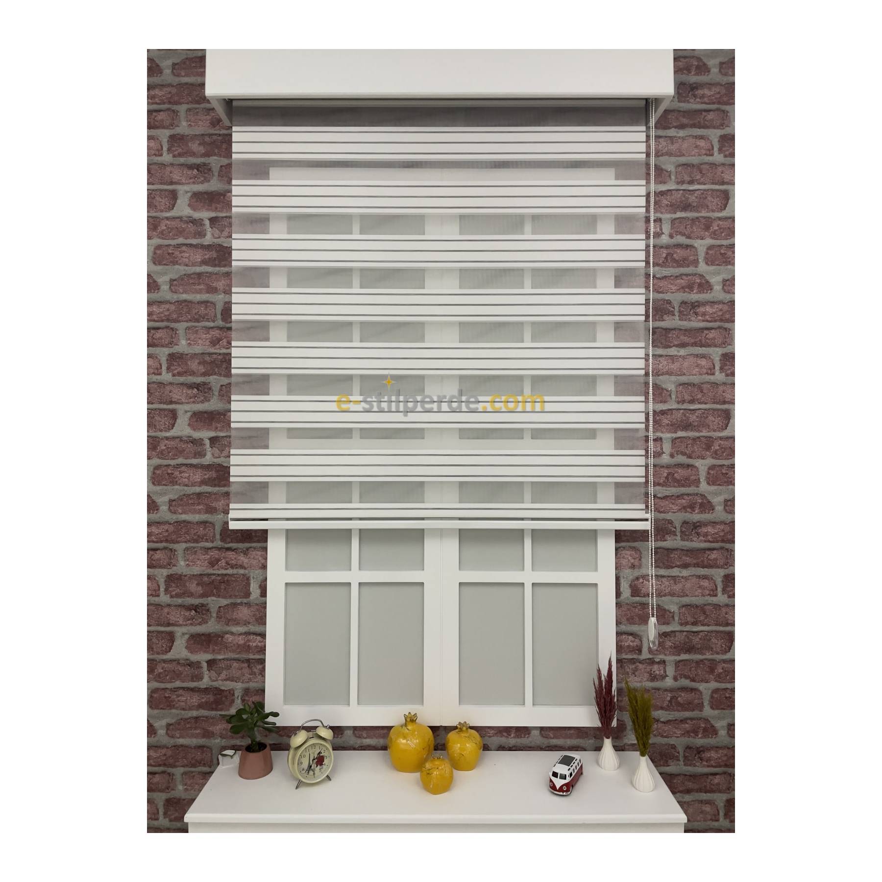 

Рулонные шторы для окон Zebra Curtain White - Grey Striped (Без юбки)