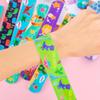 100-teiliges Applaus-Ring-Set, Armbänder, Applaus-Armbänder, Party-Dekorationsspielzeug, Perfektes Geschenk für Kinder und Teenager (3x22cm Aufkleber, 30 Designs,