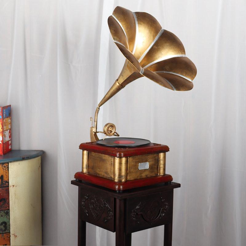 Vintage European-Style Gramophone Ornament: Nostalgic Record Model for Living Room or Wine Cabinet Decor
