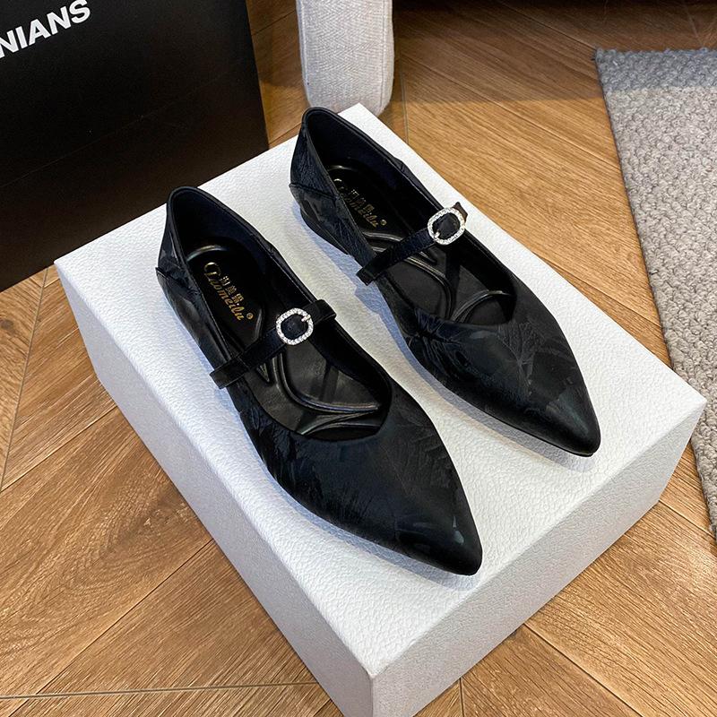 

Pointed single shoes women s small fragrant temperament women s shoes 2025 spring new flat shoes soft sole large size fashion women s single shoes 33 чёрный