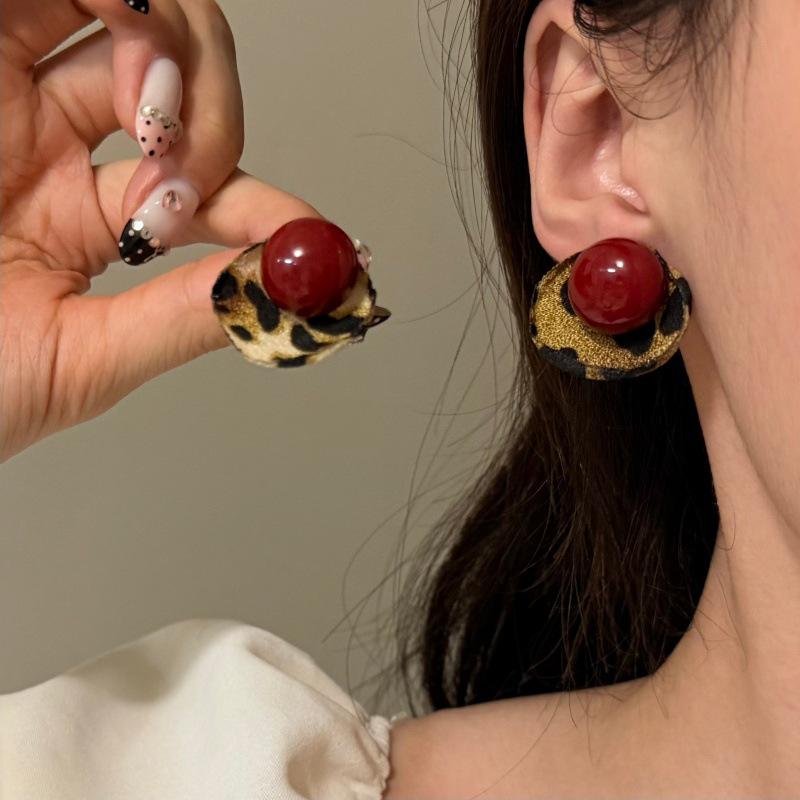 Retro Leopard Print Stud Earrings - Trendy, Fashionable, Niche Design for Women