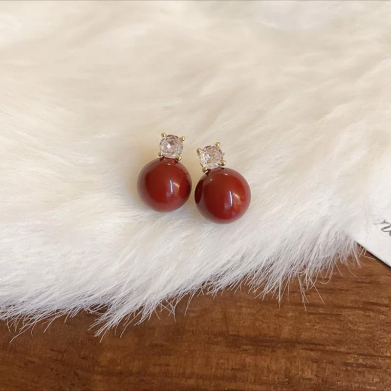 

Pearl high-end versatile stud earrings for women, elegant and simple ear jewelry. золотистый/красный