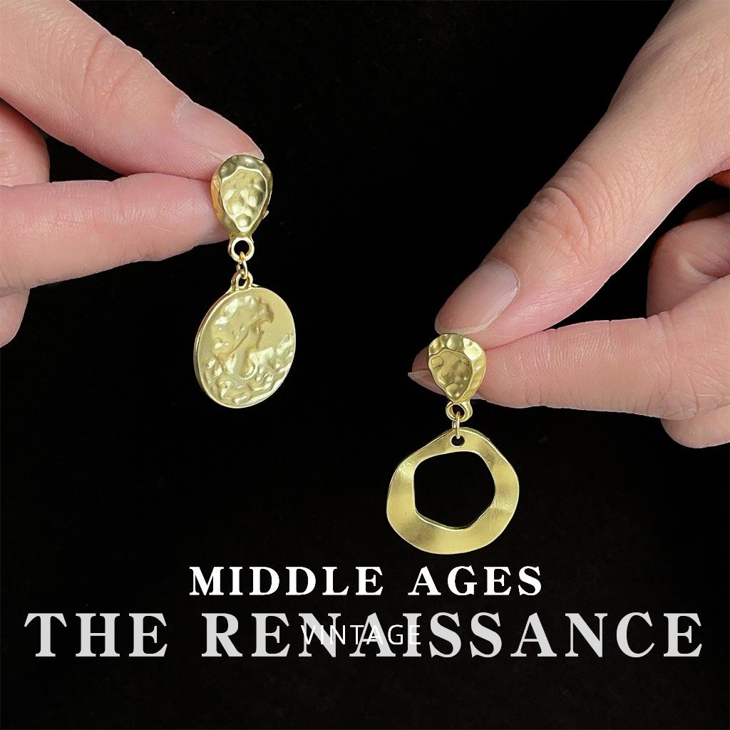 Средневековые матовые металлические асимметричные серьги с узором-молотком Французские ретро серьги для головы нишевые женские