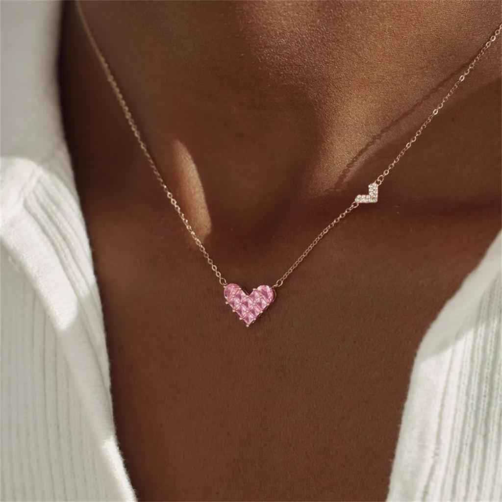 Pink heart-shaped zircon necklace, sweet and lovely girl, plated with real gold for color preservation
